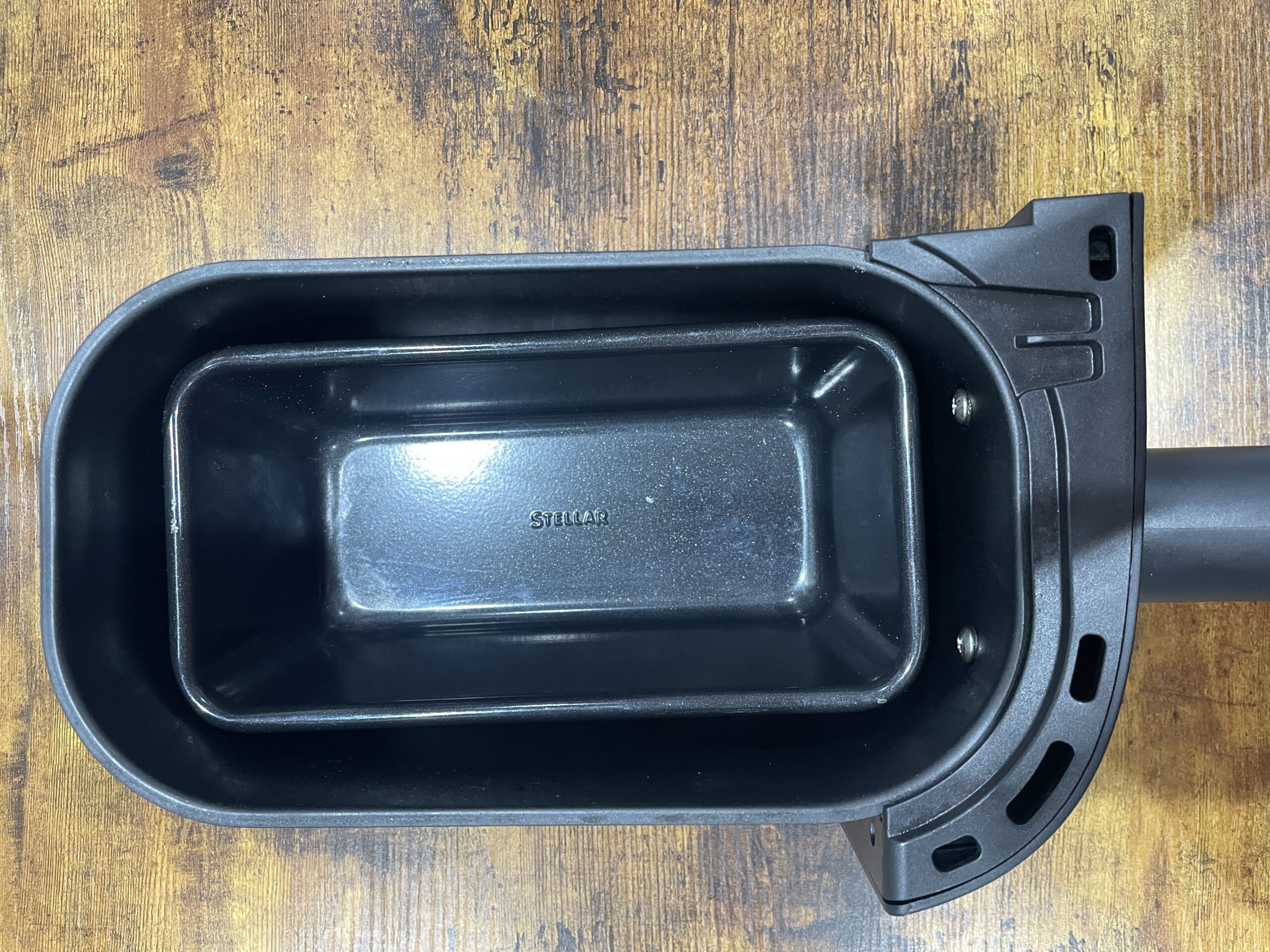 1lb loaf tin in the small drawer of the philips 3000 air fryer