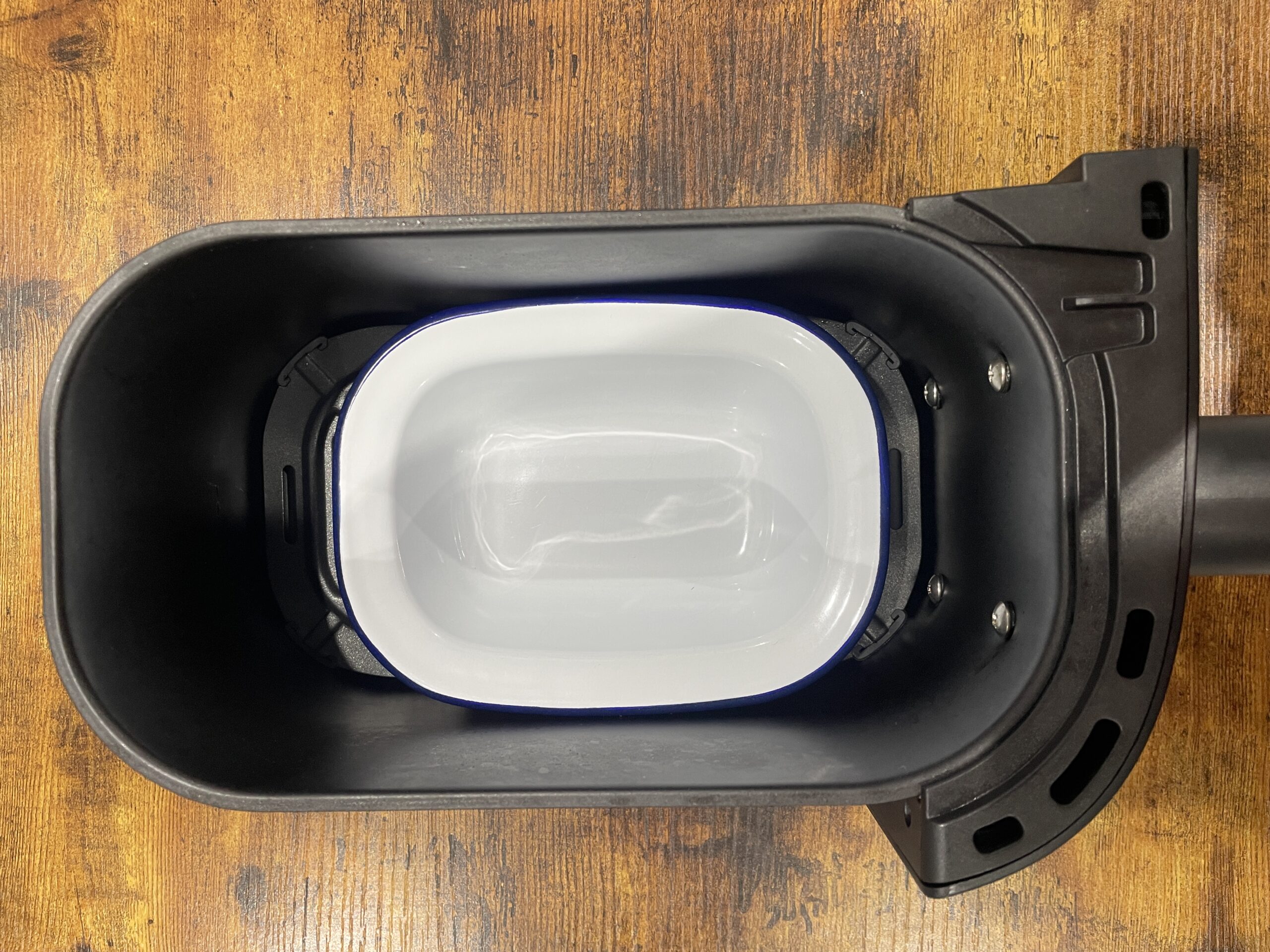 enamel dish in small drawer of philips 3000 air fryer