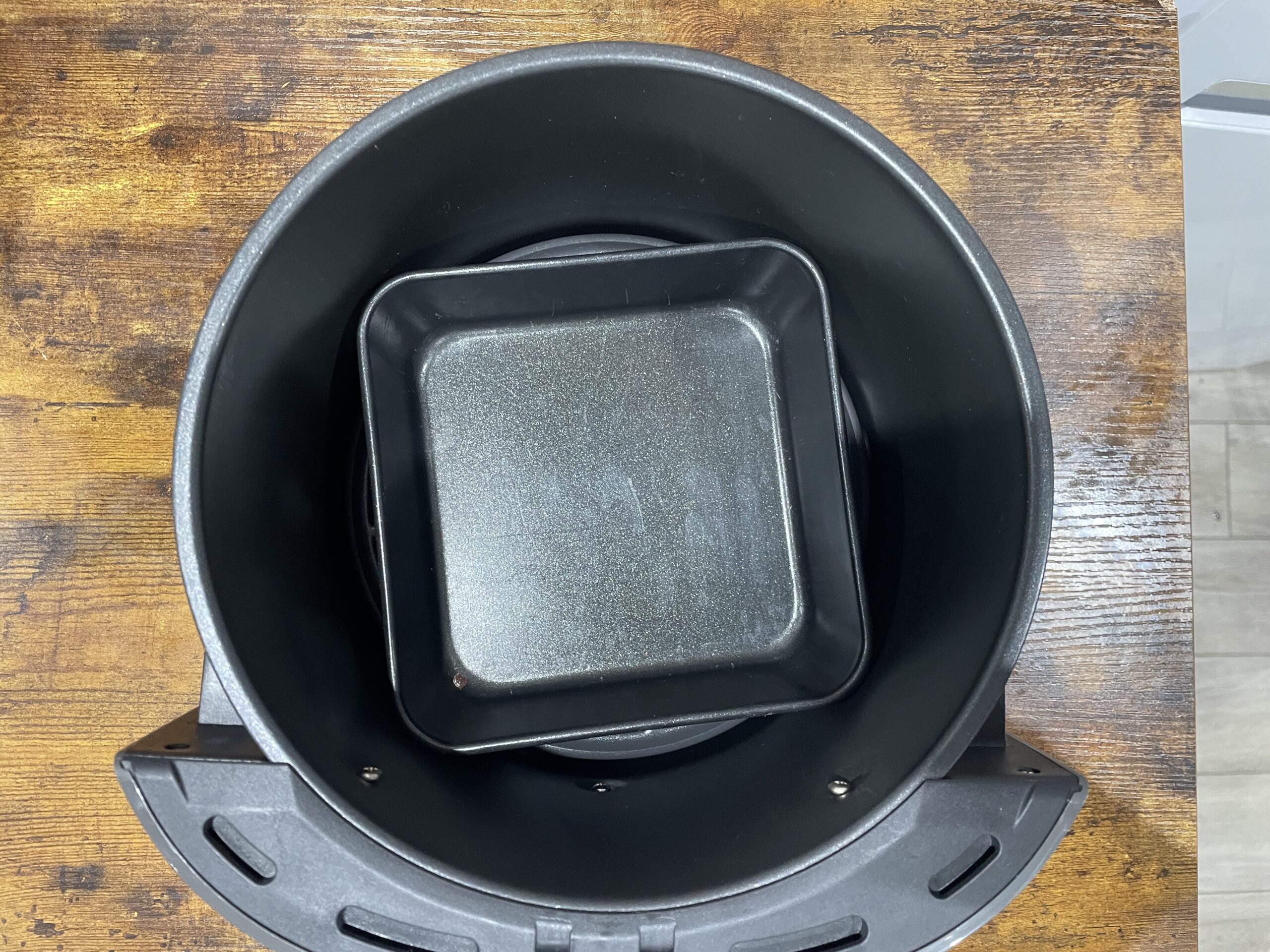 square baking tin in the drawer of the ninja af160uk